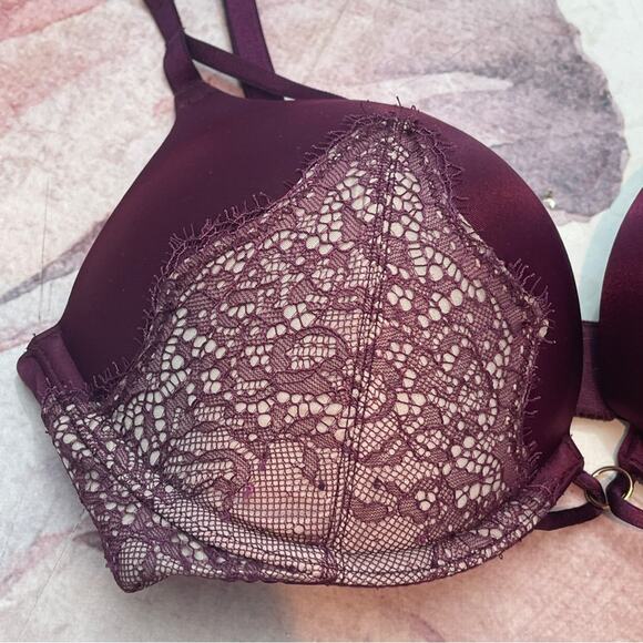 Victoria's Secret Bombshell Plunge Bra 32C - Picture 5 of 13